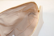 Load image into Gallery viewer, Oyster makeup bag

