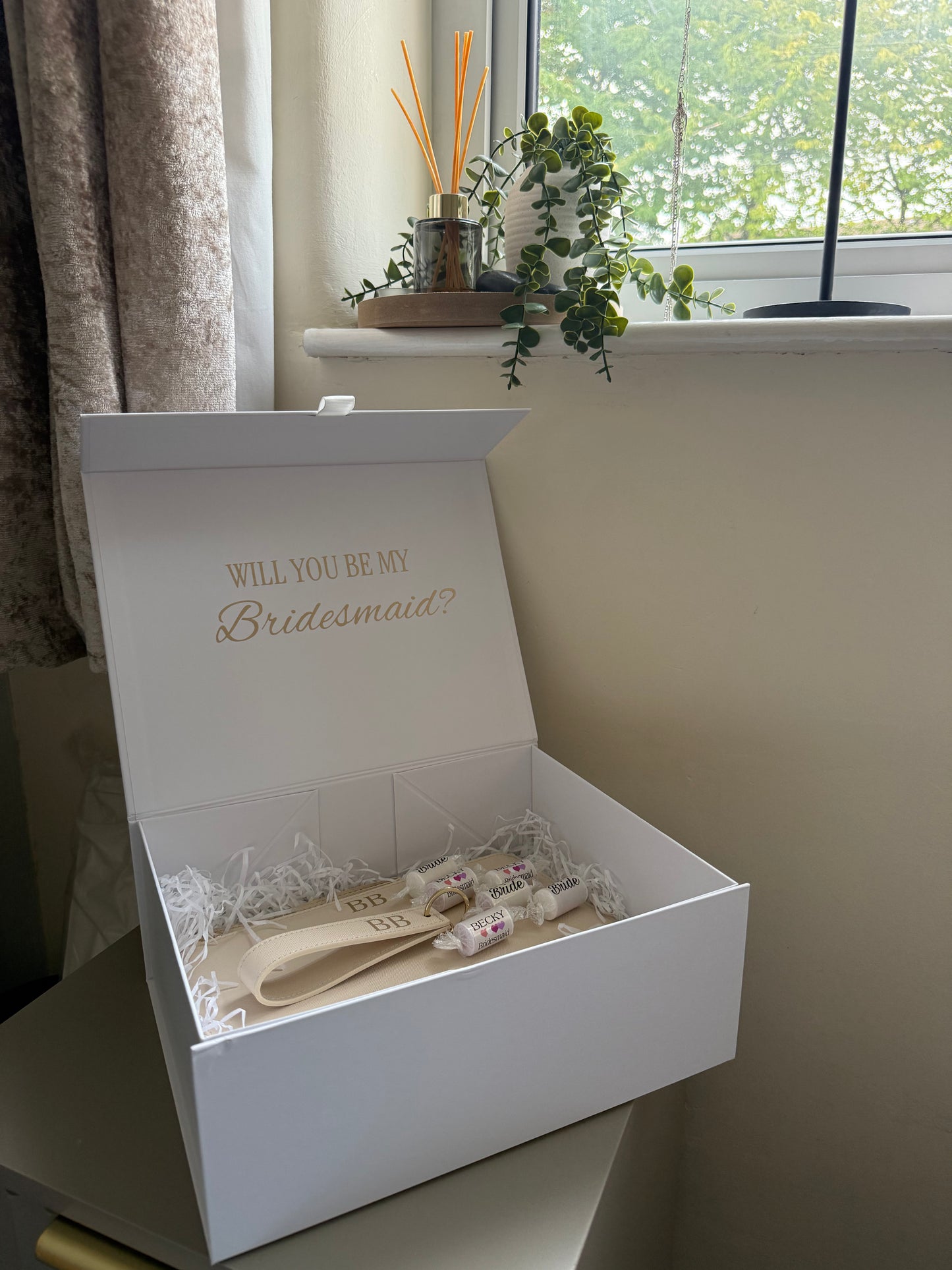 Customised laminated magnetic bridesmaid gift boxes