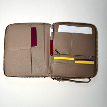 Family travel organiser