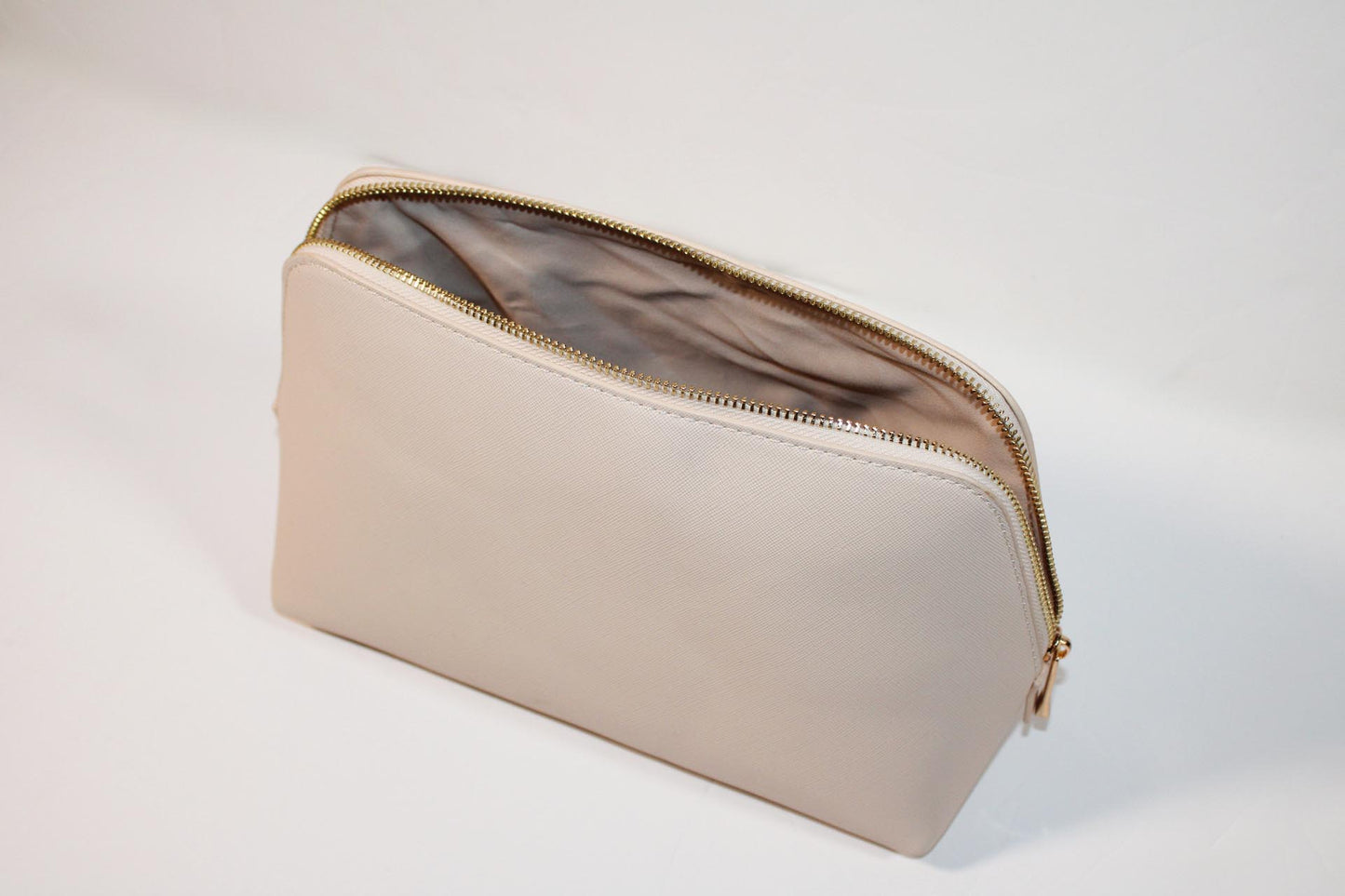 Oyster makeup bag