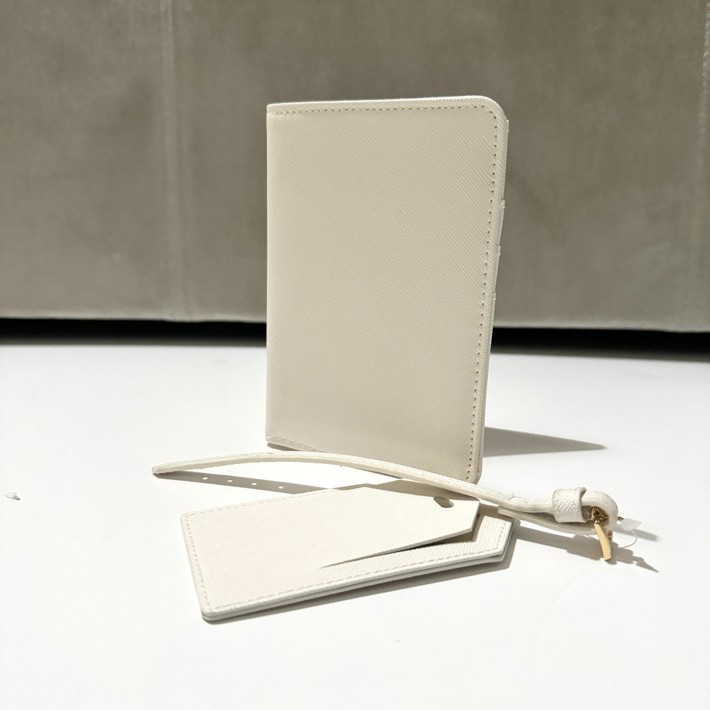 Personalised monogram passport travel set